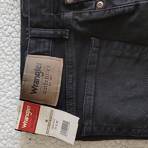 Men's  Regular Fit Jeans by Wrangler - Picture 3 of 6